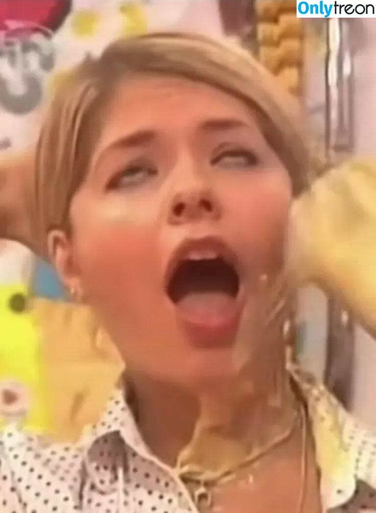Holly Willoughby nude photo #0404 (hollywilloughby)