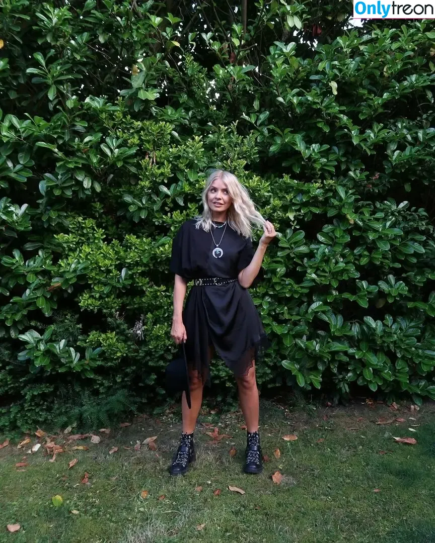Holly Willoughby nude photo #0682 (hollywilloughby)
