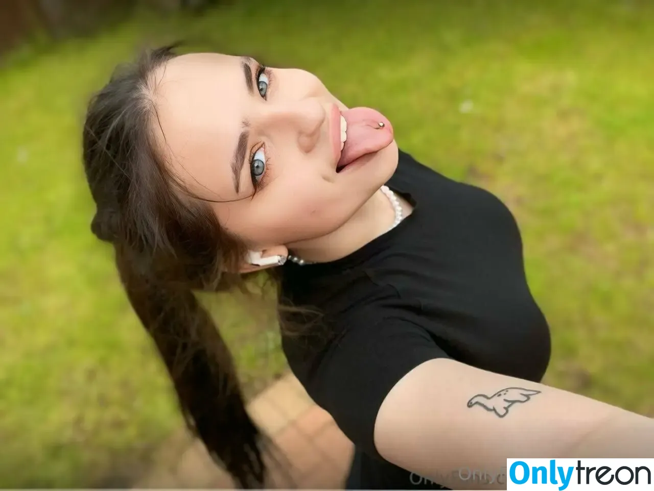 hollydi nude photo #0086 (holly_di)