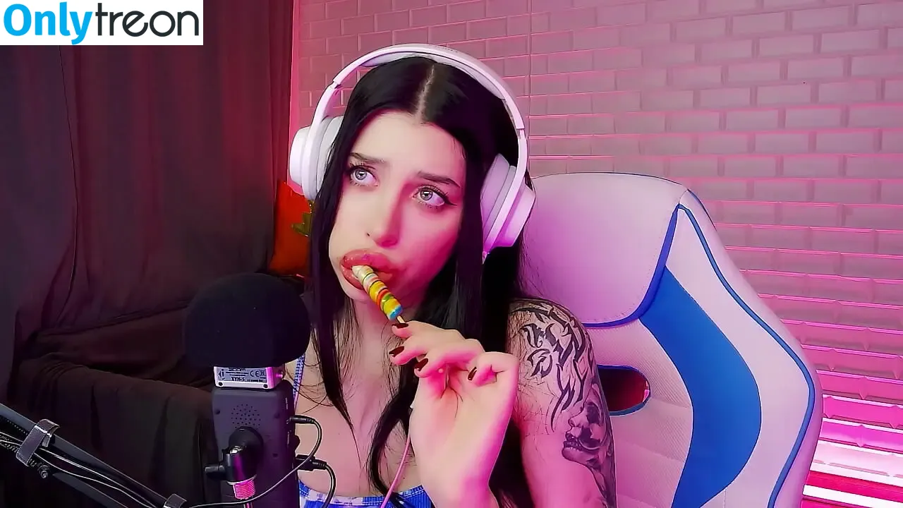 Honey Haze nude photo #0031 (SonyaSparks19 / honeyhaze13)