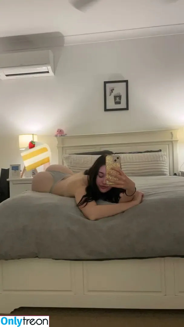 honeybree21 nude photo #0017 (breeelenehan / honeybreexxx)
