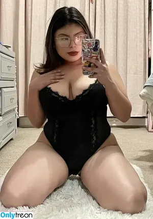 Honeybugg / raybug97 nude photo #0003