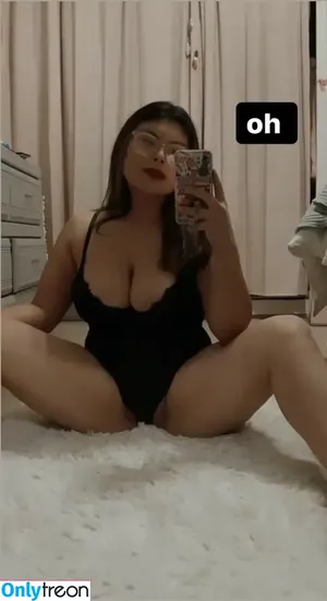 Honeybugg / raybug97 nude photo #0005