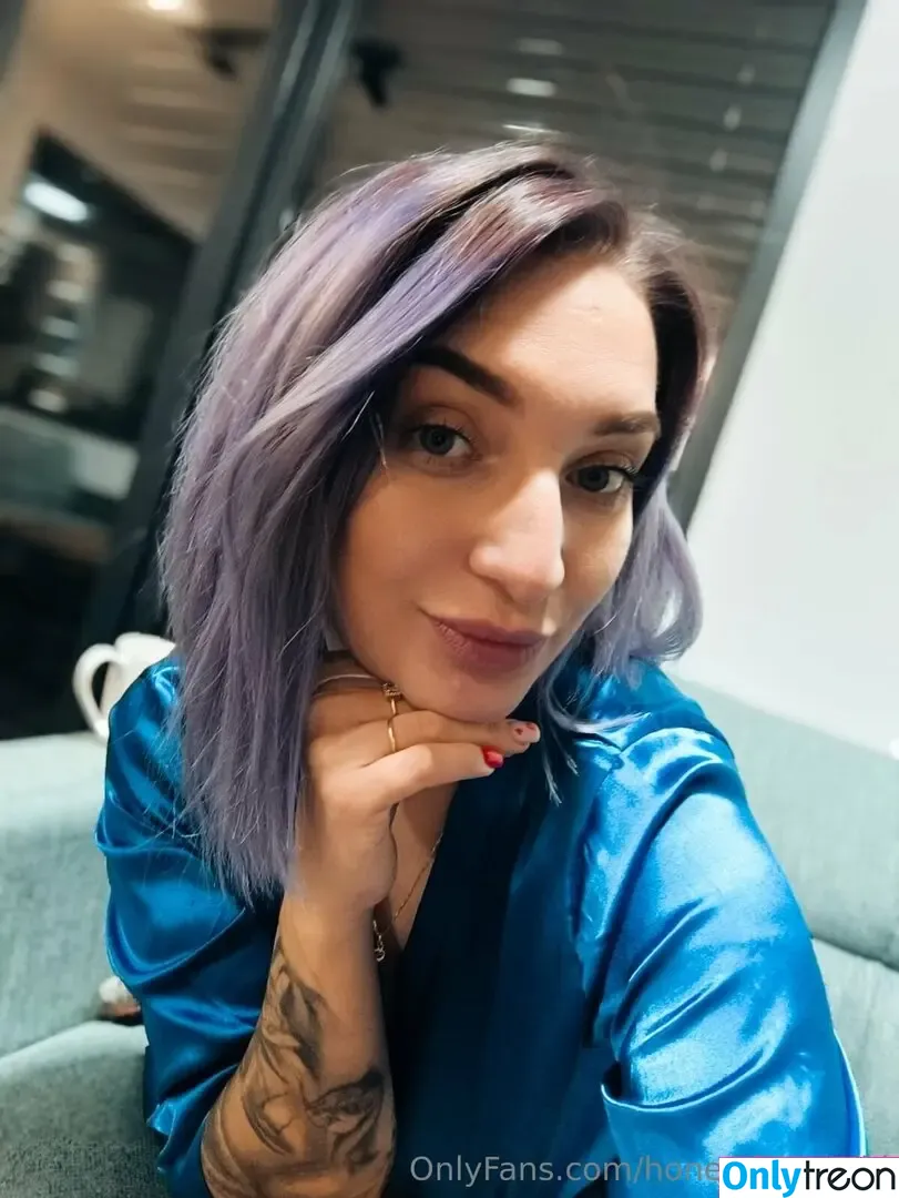 honeydeeworld nude photo #0004 (honeys_world_)