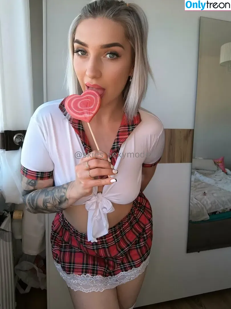 honeydeeworld nude photo #0007 (honeys_world_)