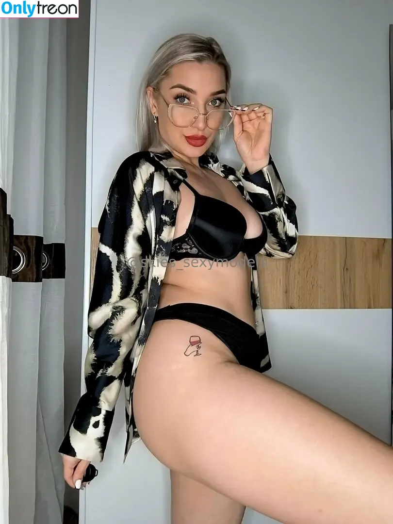 honeydeeworld nude photo #0012 (honeys_world_)