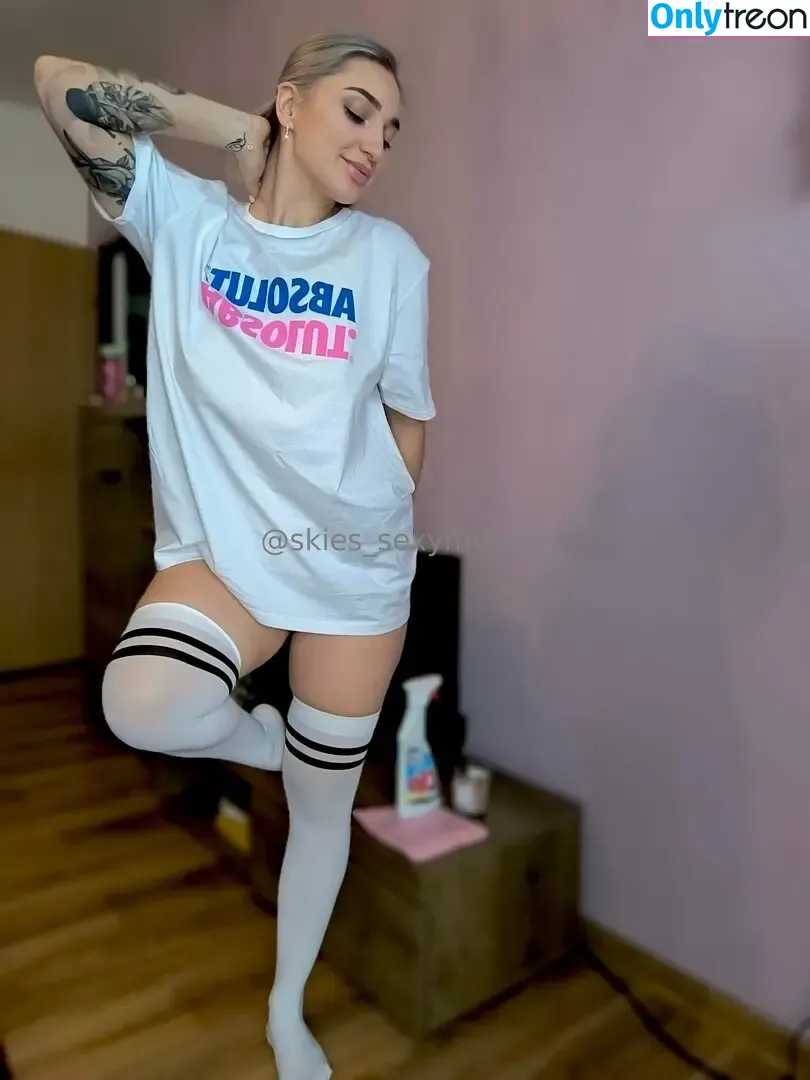 honeydeeworld nude photo #0021 (honeys_world_)