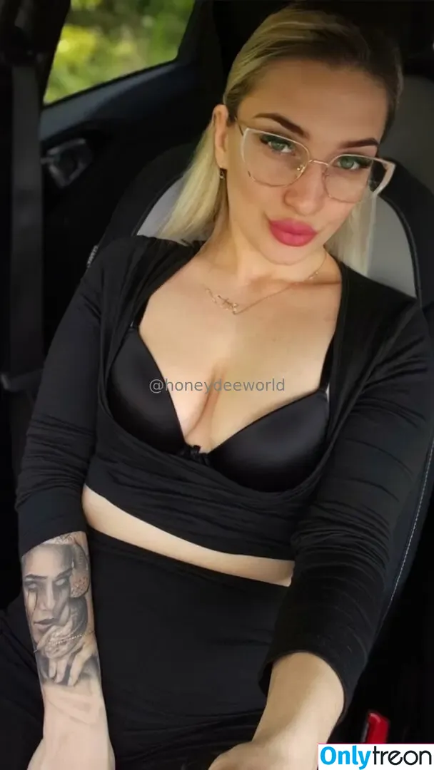 honeydeeworld nude photo #0038 (honeys_world_)