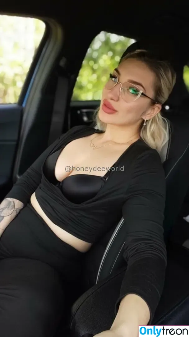 honeydeeworld nude photo #0040 (honeys_world_)