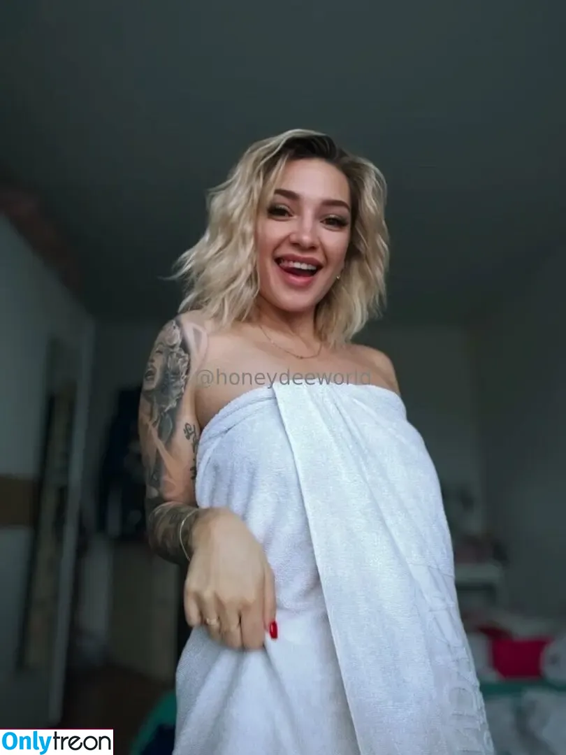 honeydeeworld nude photo #0041 (honeys_world_)