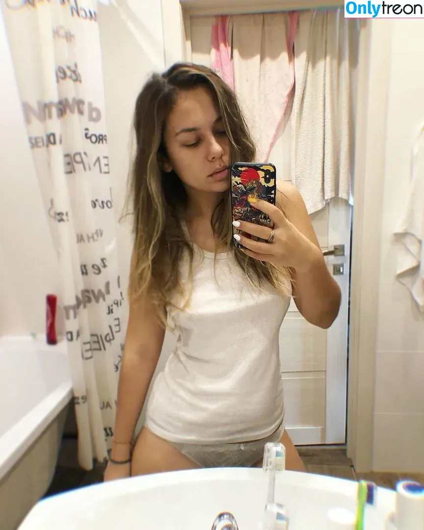 HoneyGirl nude photo #0029 (zzarraffa)