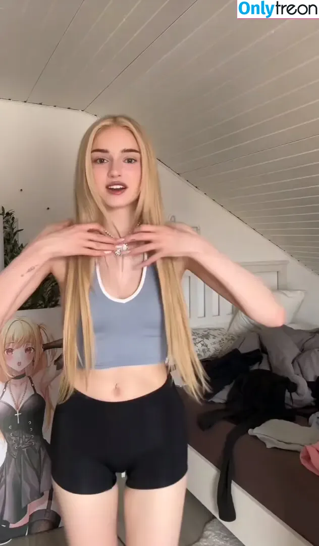 HoneyPuu nude photo #1300 (HoneyPuu)