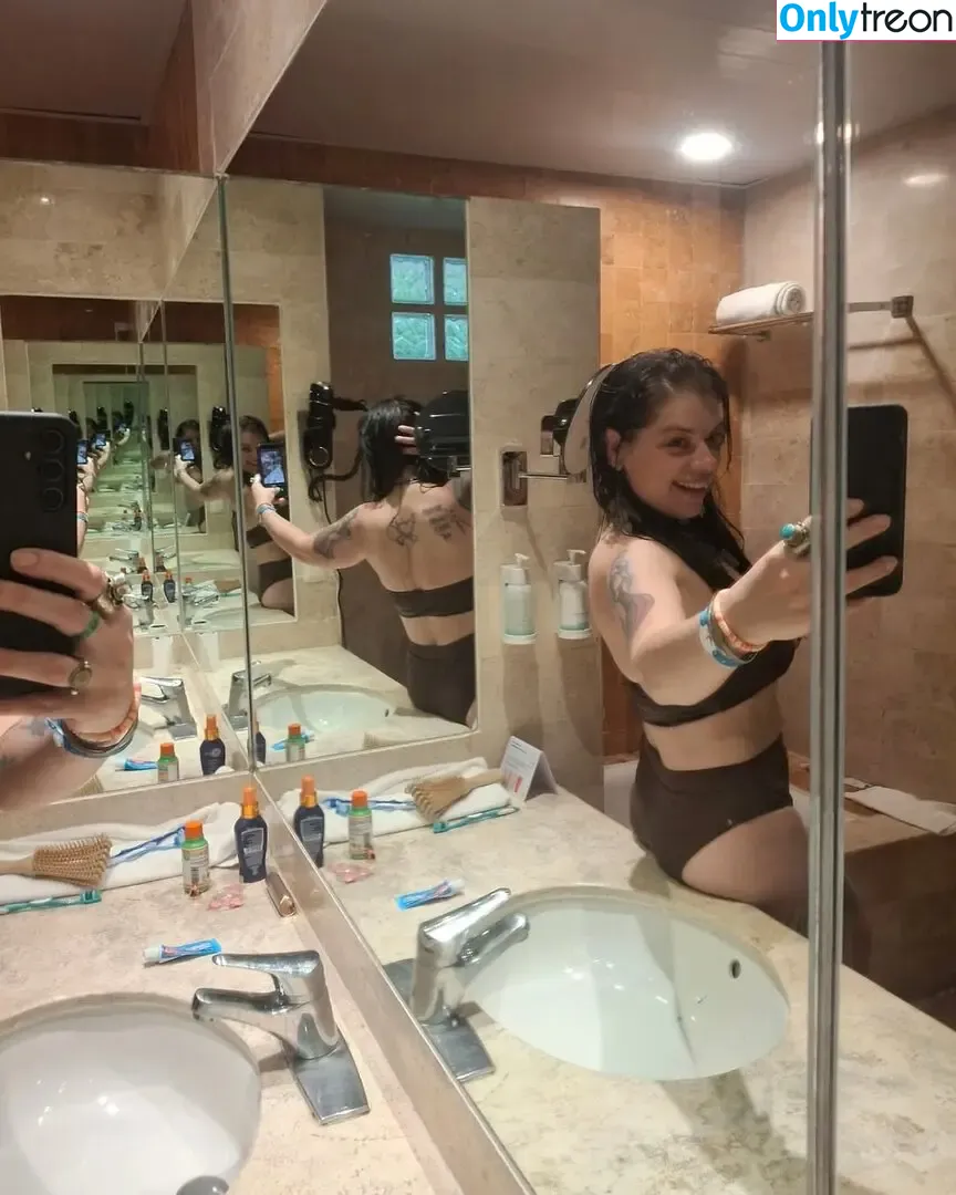 Hoodieninja nude photo #0016 (H00dieninja / britt_the_human)