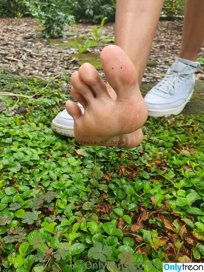 hope.feet nude photo #0003 (hope_feet_1)