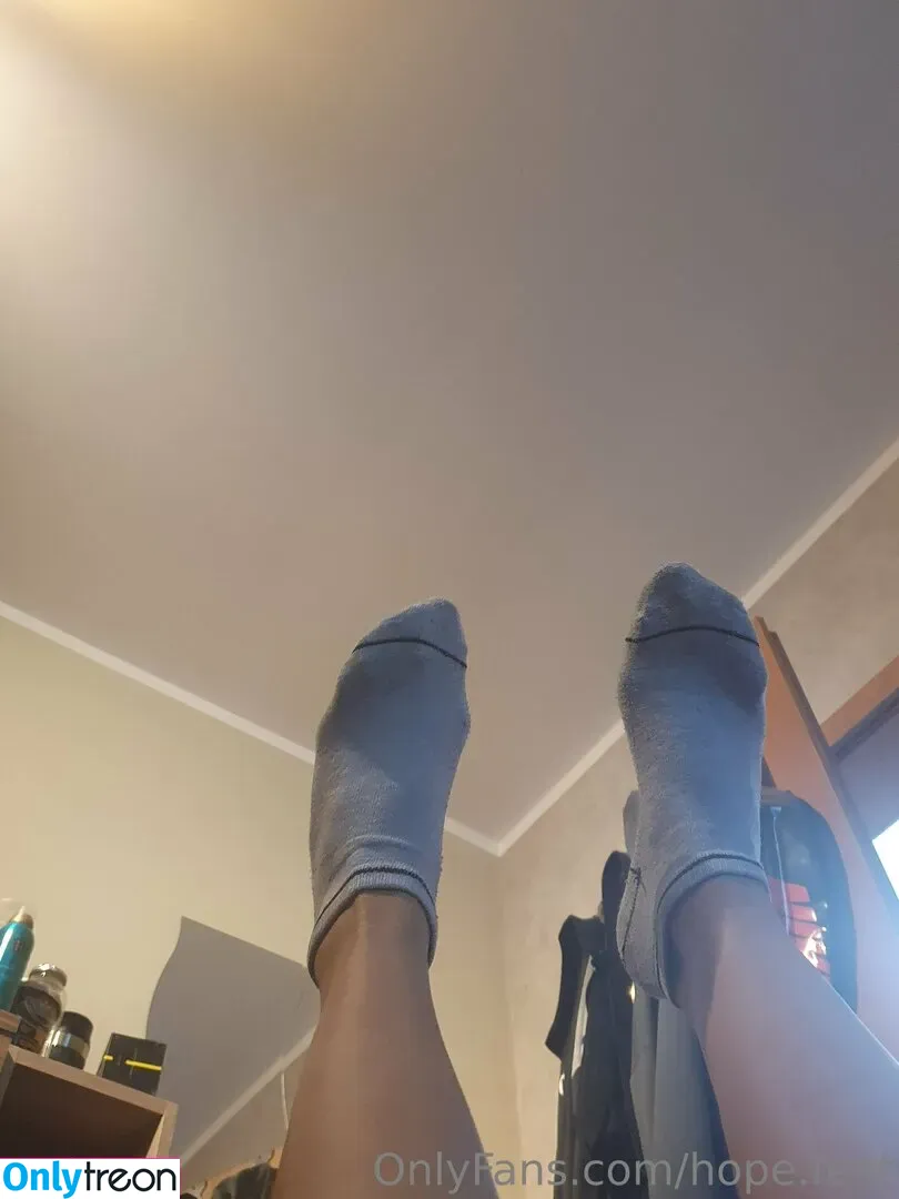hope.feet nude photo #0015 (hope_feet_1)