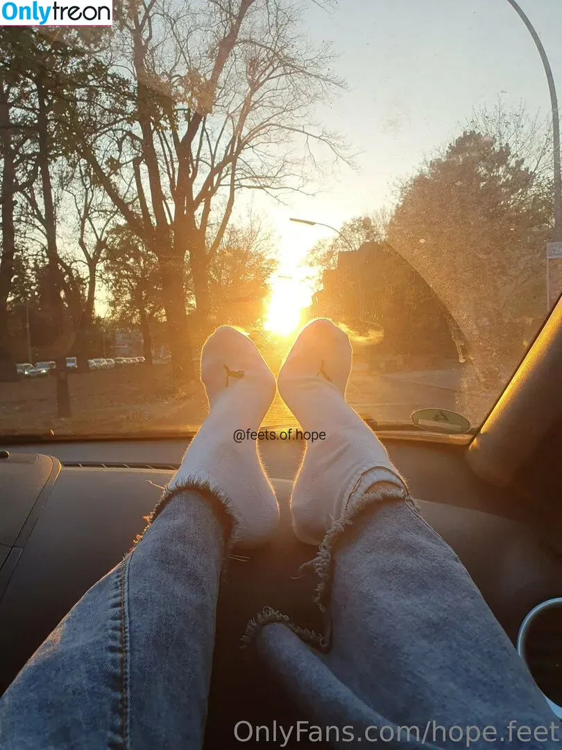 hope.feet nude photo #0017 (hope_feet_1)