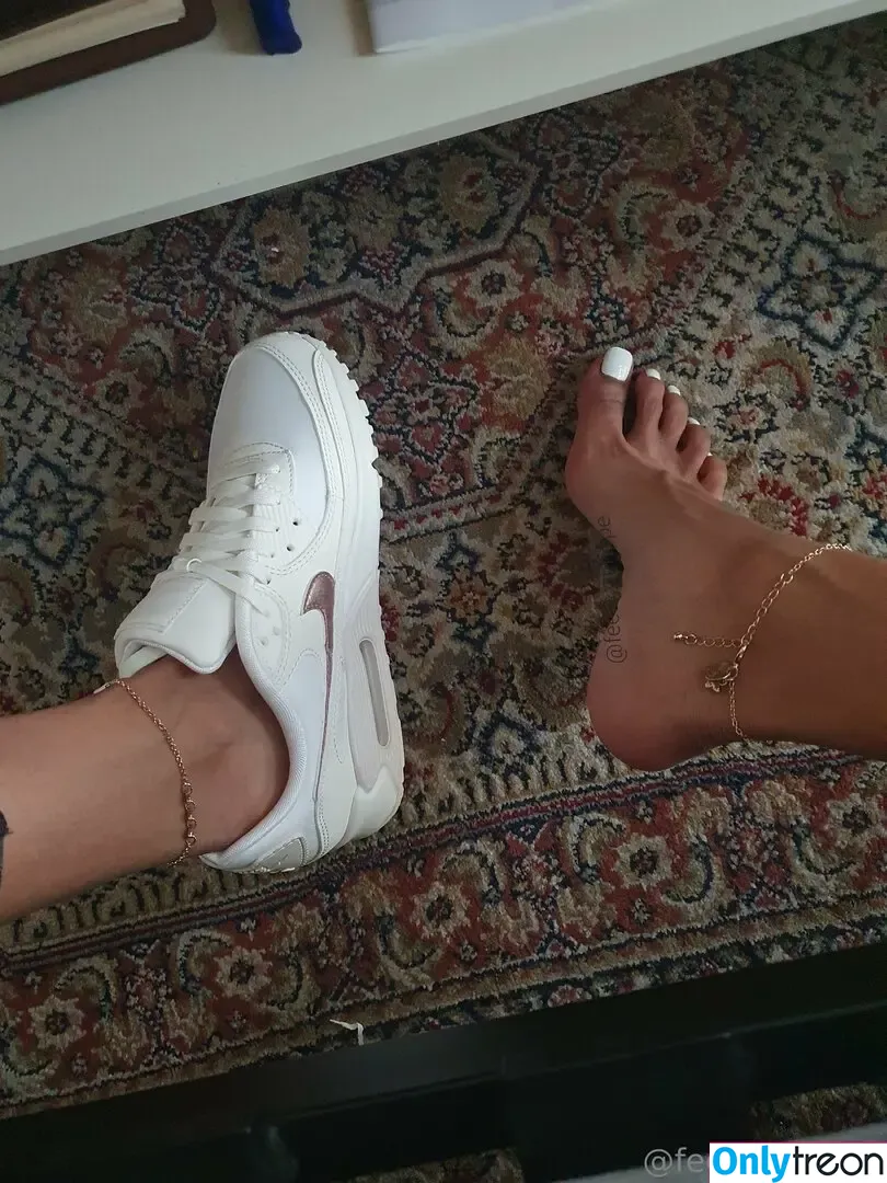 hopessecretpage nude photo #0018 (feets.of.hope / hopes.sweet.paws / hopesfeet / hopessecrets)