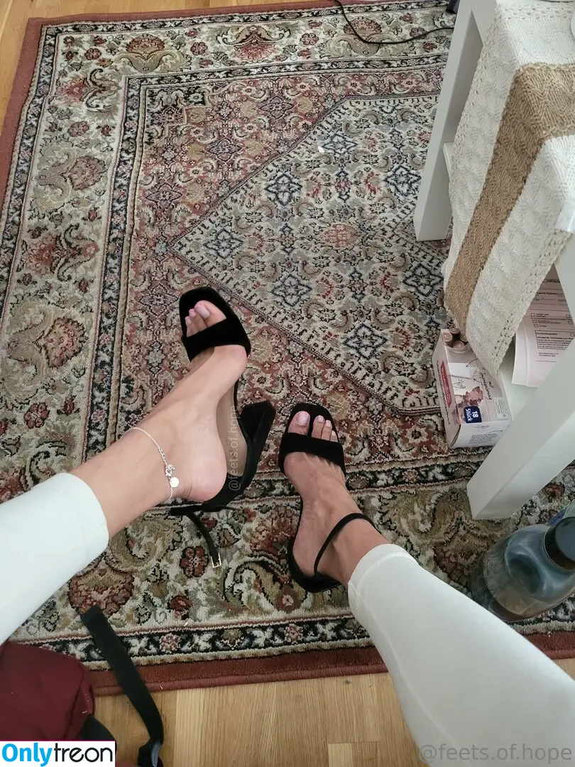 hopessecretpage nude photo #0031 (feets.of.hope / hopes.sweet.paws / hopesfeet / hopessecrets)