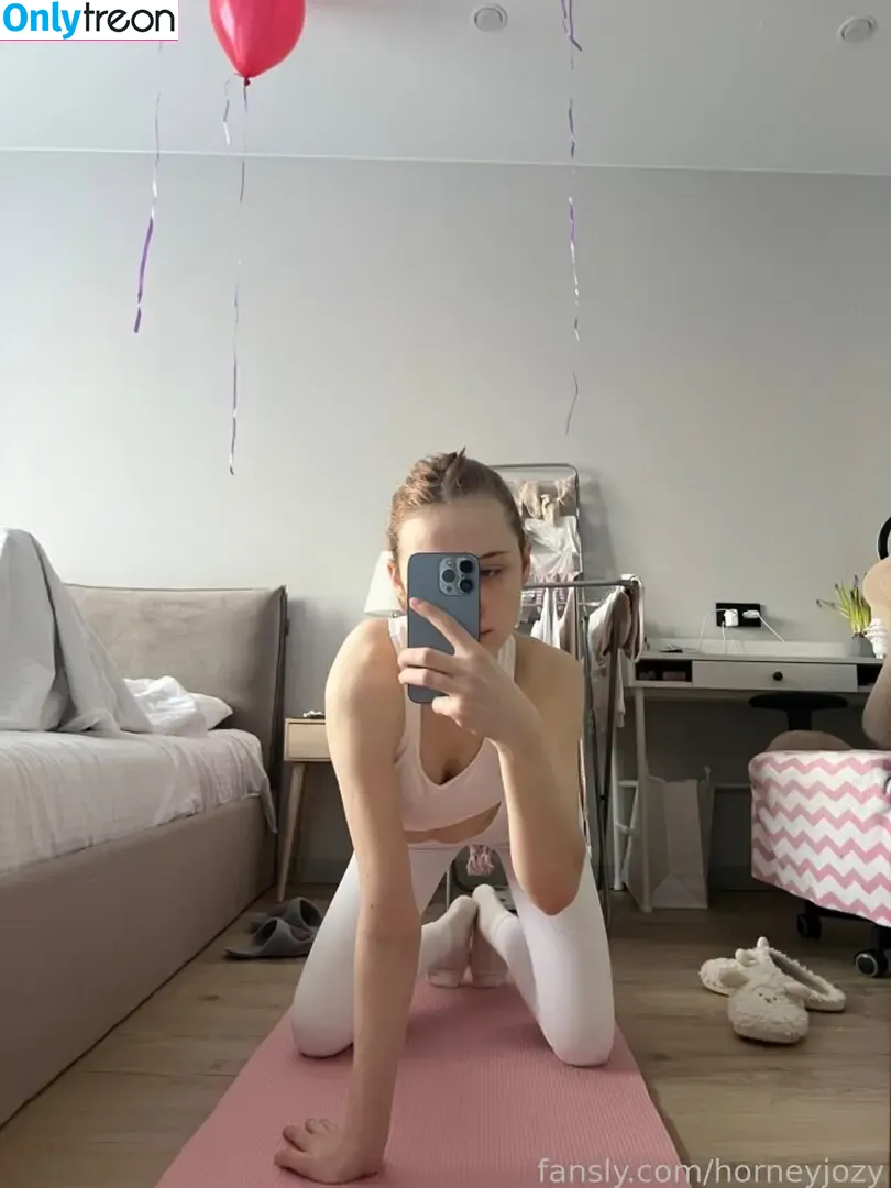 HorneyJozy nude photo #0045 (hor-neyj0zy / hor.neyjozy)
