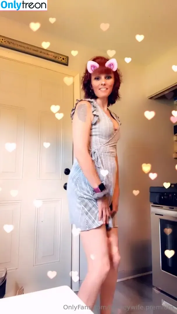 horneywife.premium nude photo #0049 (hornywifey95)