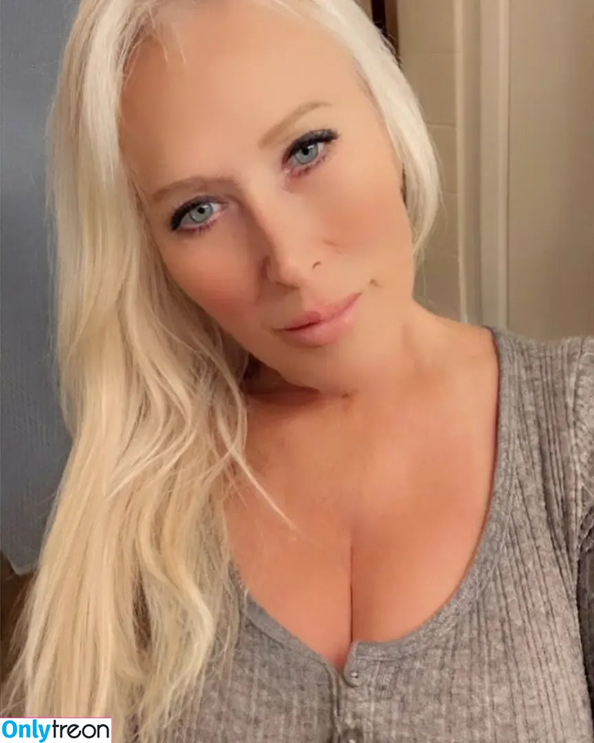 Hot Mama nude photo #0003 (MamaElectrax / mamaelectravip)