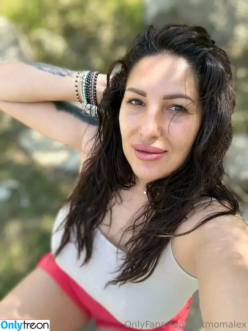 hotmomalex nude photo #0111 (hotmomalexxox)