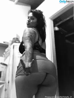 Hotwife_21 / ary_lyraoficial / hotwifecami nude photo #0001