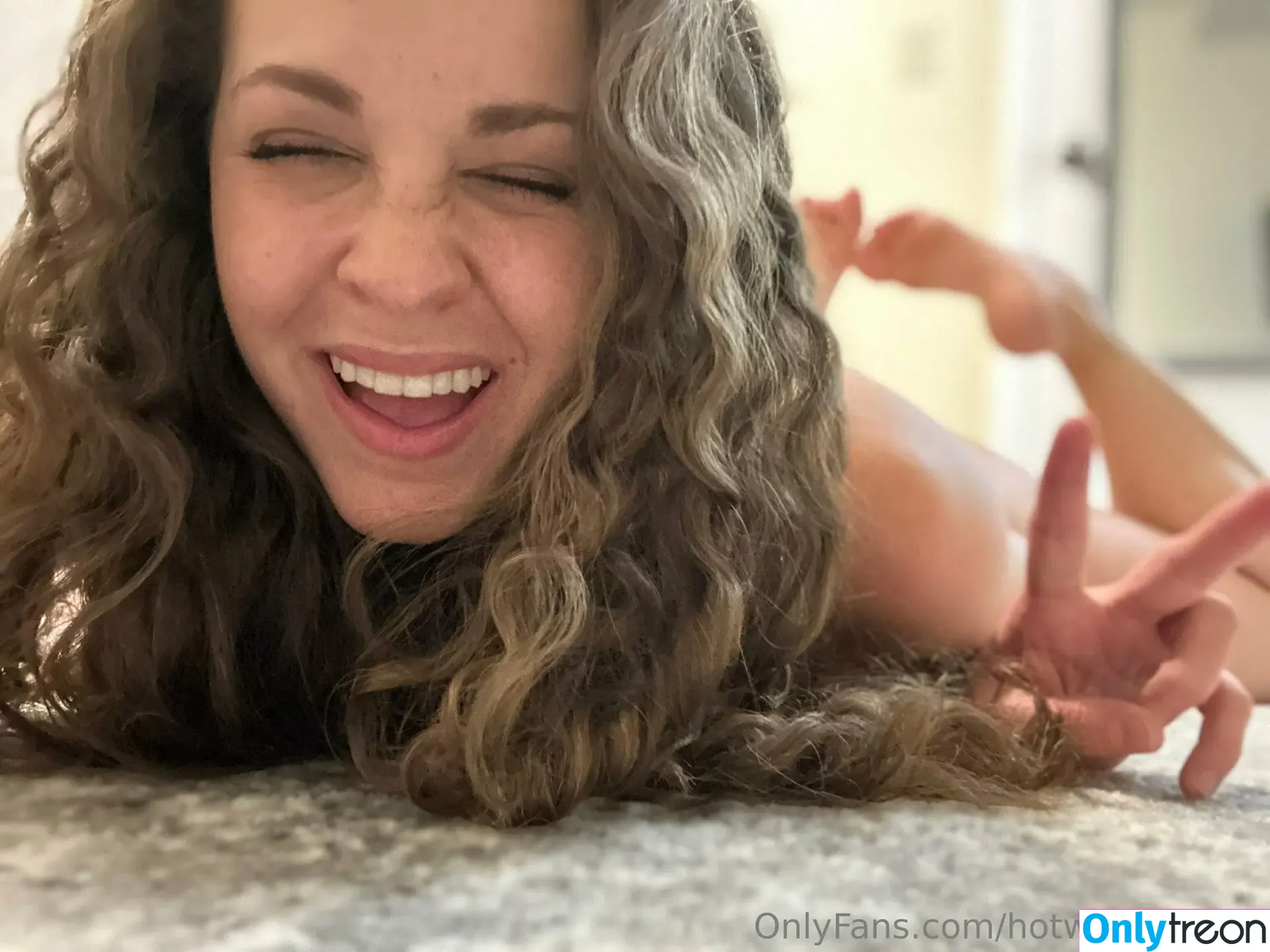 hotwifegrace.2 nude photo #0010 (reel)