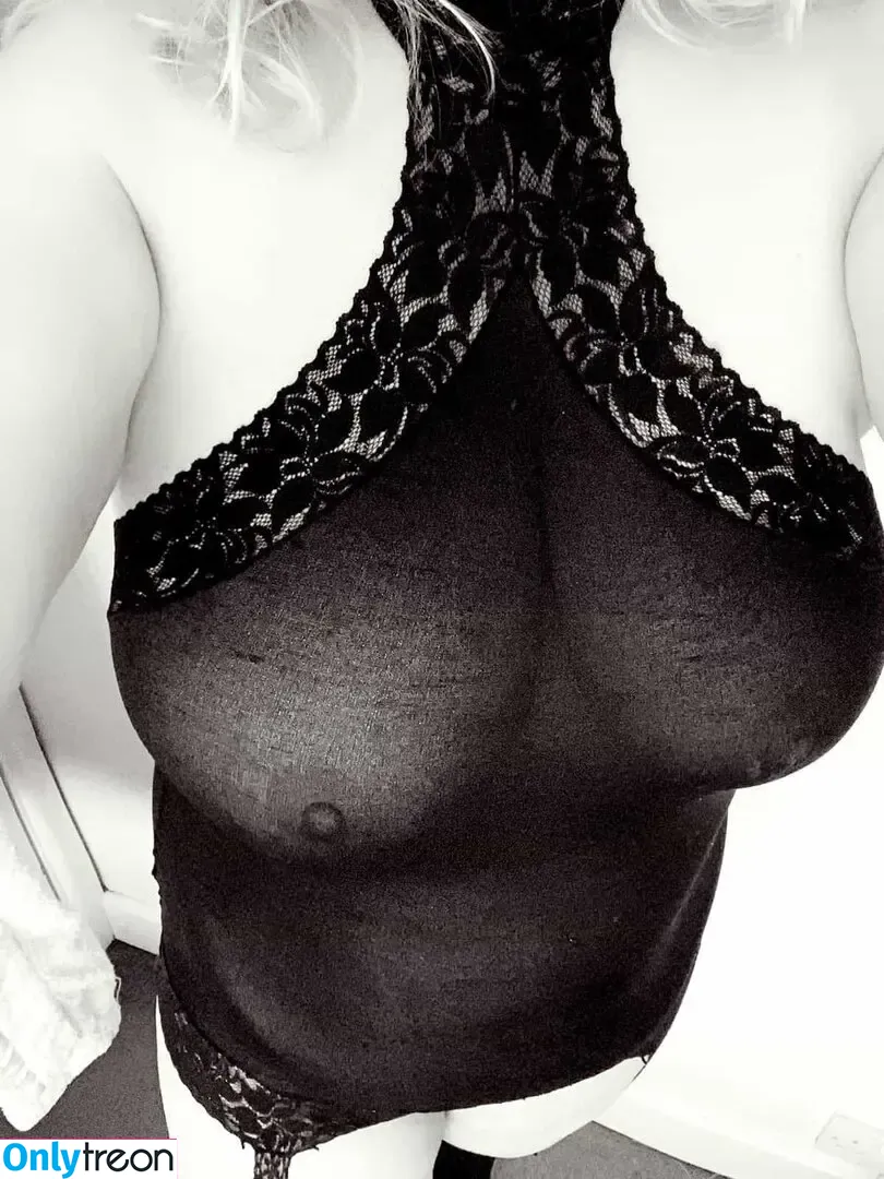 Housewifegonebad nude photo #0009 (the.tradie.wife)