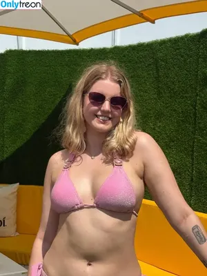 HoxieLoxie / cwjcox / laraschofield nude photo #0169