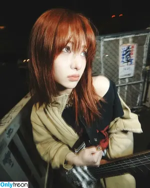 Huh Yunjin 허윤진 / LESSERAFIM / jenaissante nude photo #0014