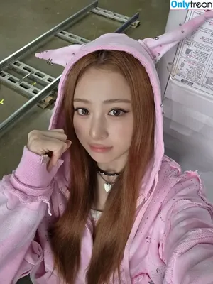 Huh Yunjin 허윤진 / LESSERAFIM / jenaissante nude photo #0084