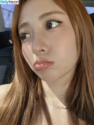Huh Yunjin 허윤진 / LESSERAFIM / jenaissante nude photo #0085