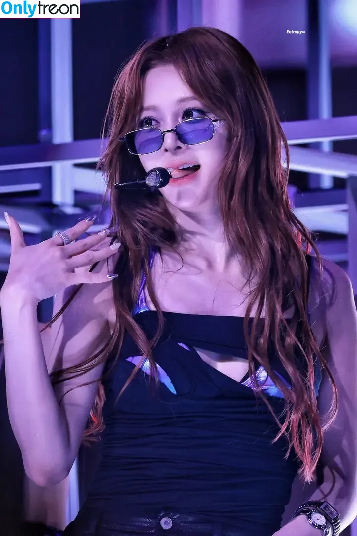 Huh Yunjin 허윤진 nude photo #0031 (LESSERAFIM / jenaissante)
