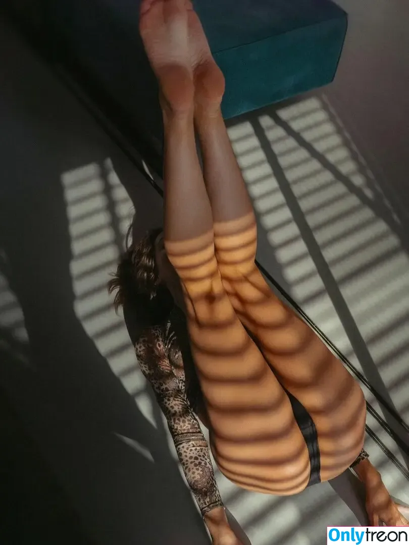 Hyperreaaal nude photo #0079 (Hypearr / Kamila Szalas / hypear / naked.anthropology / nakedanthropology)