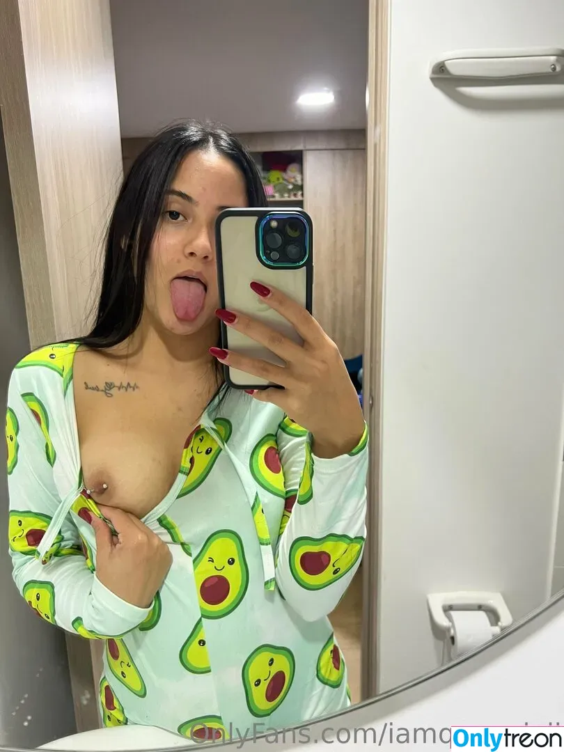 iamqueenjaii nude photo #0038 (iamqueenolizia)