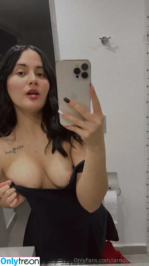 iamqueenjaii nude photo #1056 (iamqueenolizia)