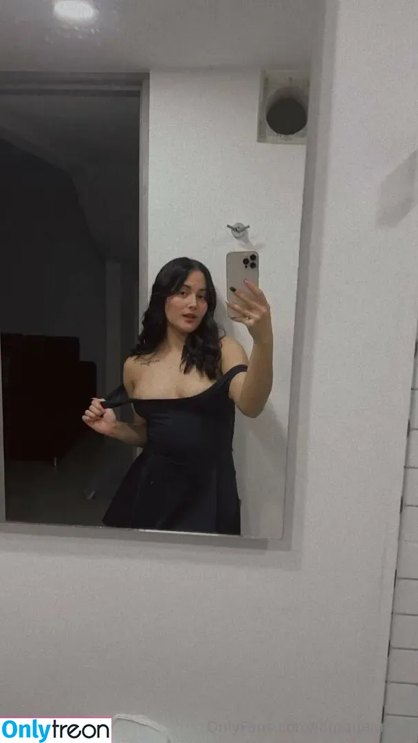 iamqueenjaii nude photo #1058 (iamqueenolizia)