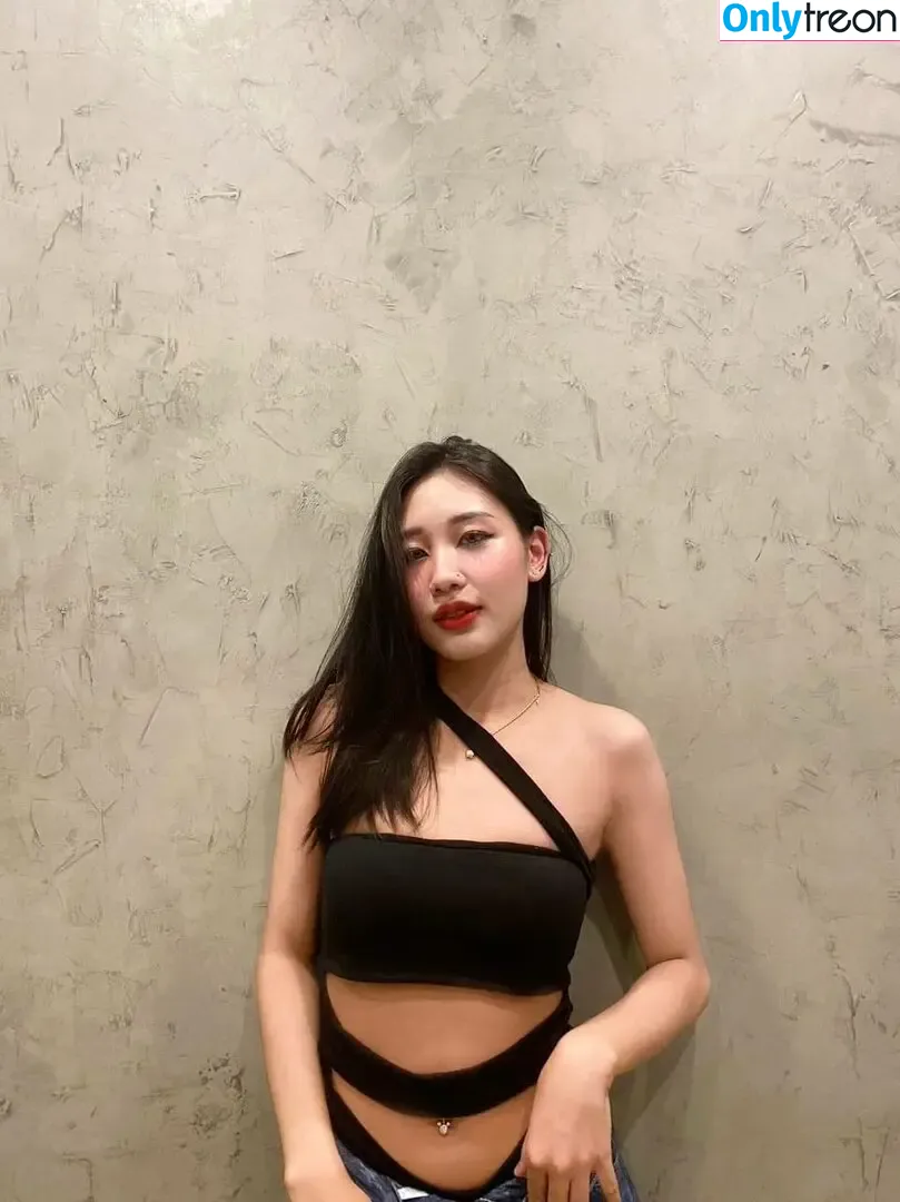 iAsian4u nude photo #0056 (TheBlackAlley / _vivian_cheng_ / nigella_pty)