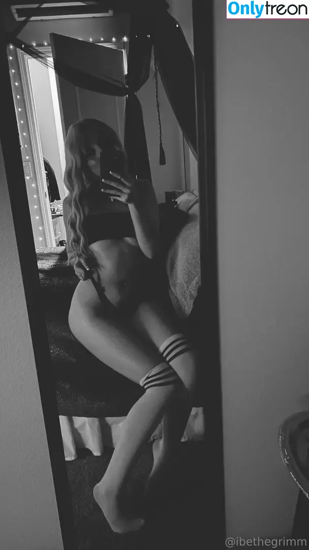 ibethegrimmx nude photo #0033 (ibethegrimmx)
