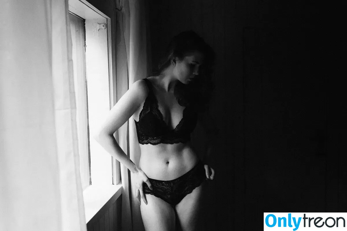 Icelandic Selkie nude photo #0325 (icelandicselkie / realmofhel.free)