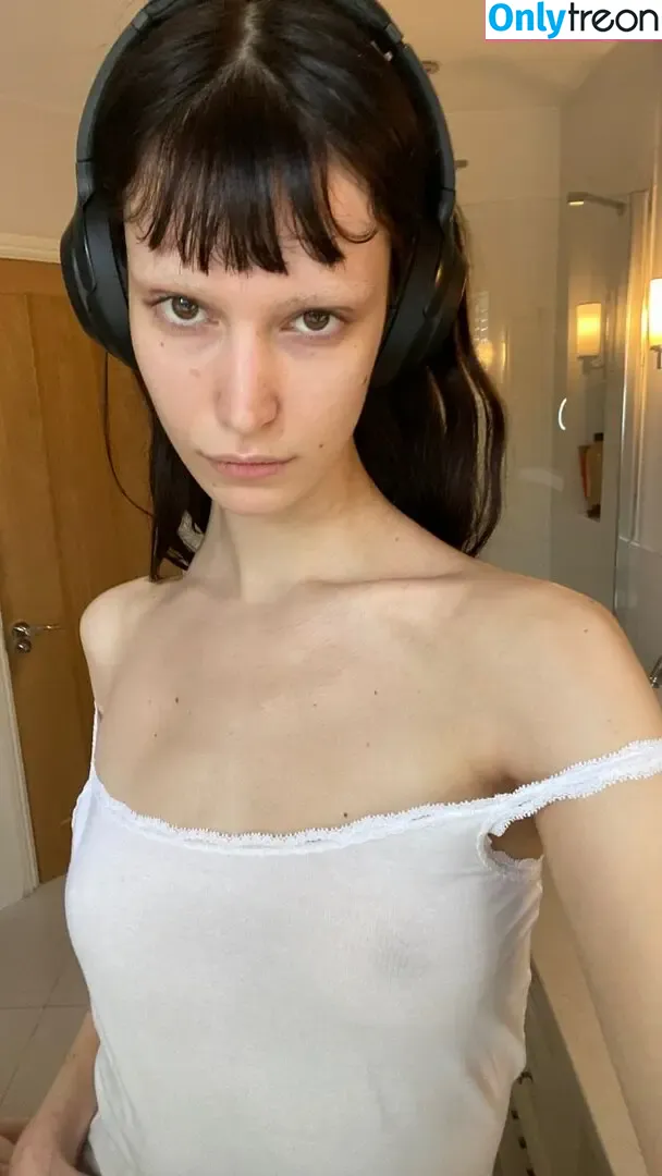 Ifer Rourke nude photo #0001 (demon_seamstress / iferrourke / metamorphised)