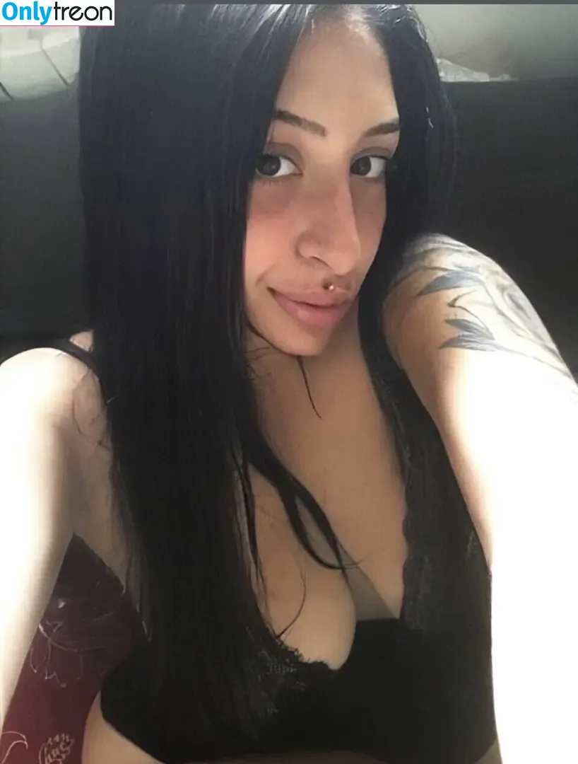 Iiamalis nude photo #0001 (Iiamalis)