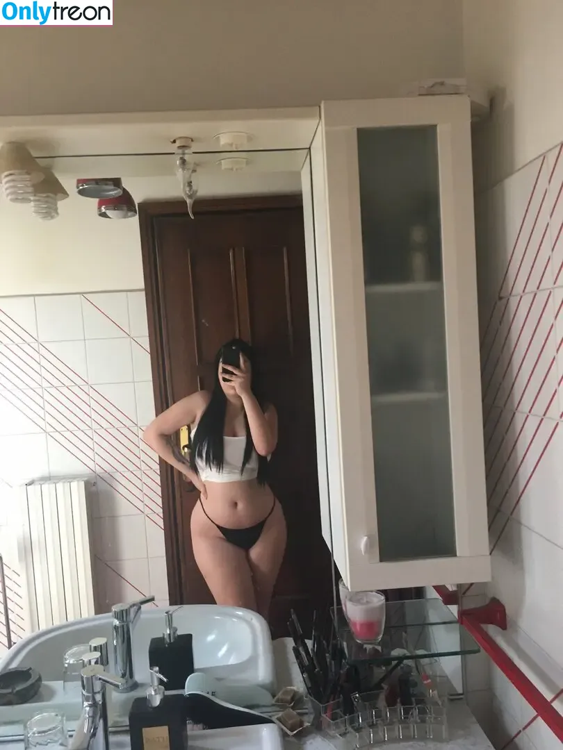 Iiamalis nude photo #0011 (Iiamalis)