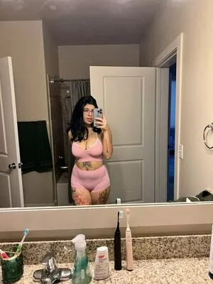 IiIjiggles / idali.guebara18 / jigglesssss / peachyidali nude photo #0031