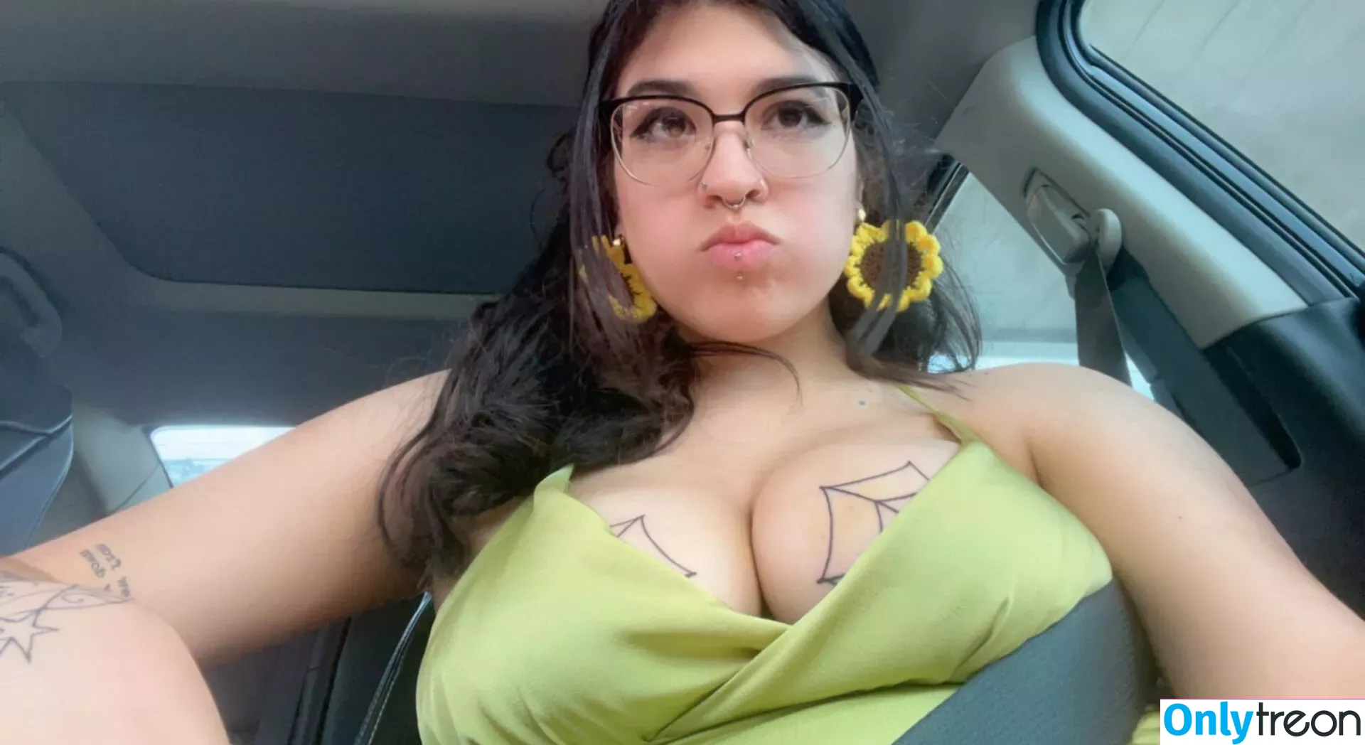 IiIjiggles nude photo #0045 (idali.guebara18 / jigglesssss / peachyidali)
