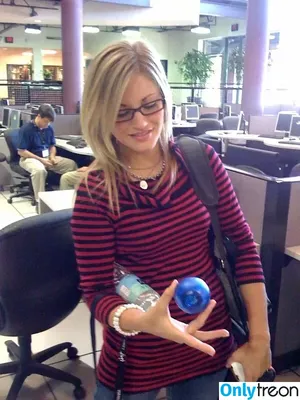 iJustine / Justine Ezarik nude photo #0384
