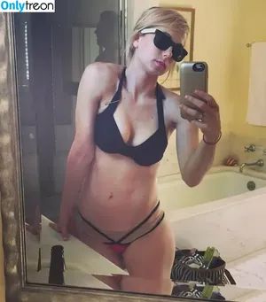 Iliza Shlesinger / iliza / ilizas nude photo #0338