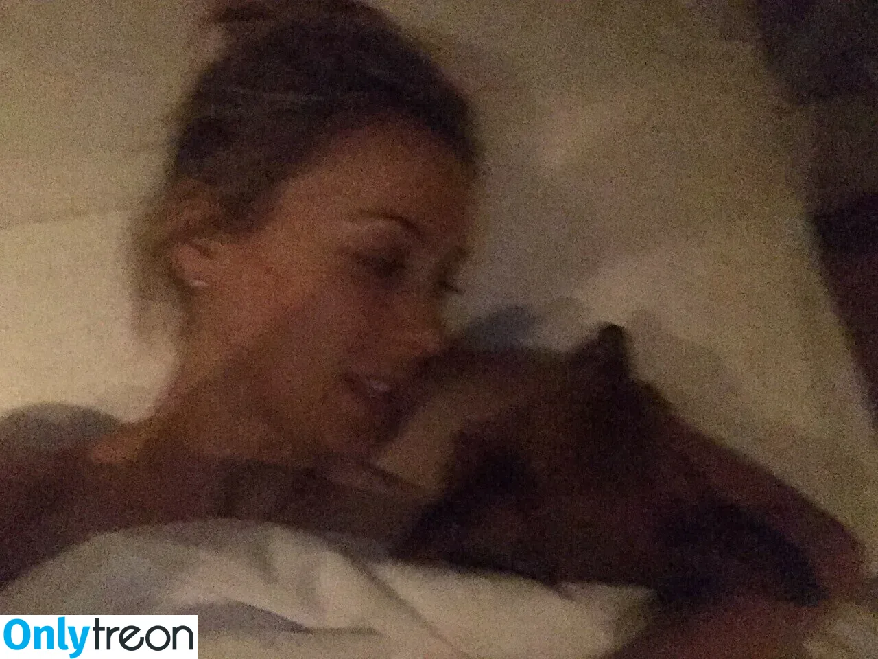 Iliza Shlesinger nude photo #0026 (ilizas)
