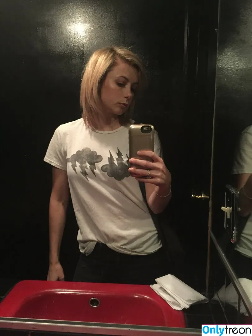 Iliza Shlesinger nude photo #0028 (ilizas)